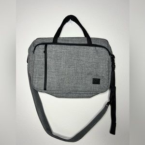 Herschel Supply Co, Tech Gibson.